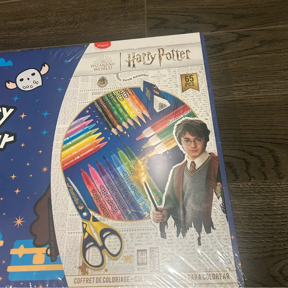 Harry Potter Coloring Book and Art Set - Picture 6 of 7